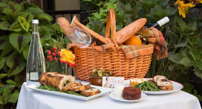 bistro_chat_noir_thanksgivingbasket1_creditkathrynsheldon_retouch1